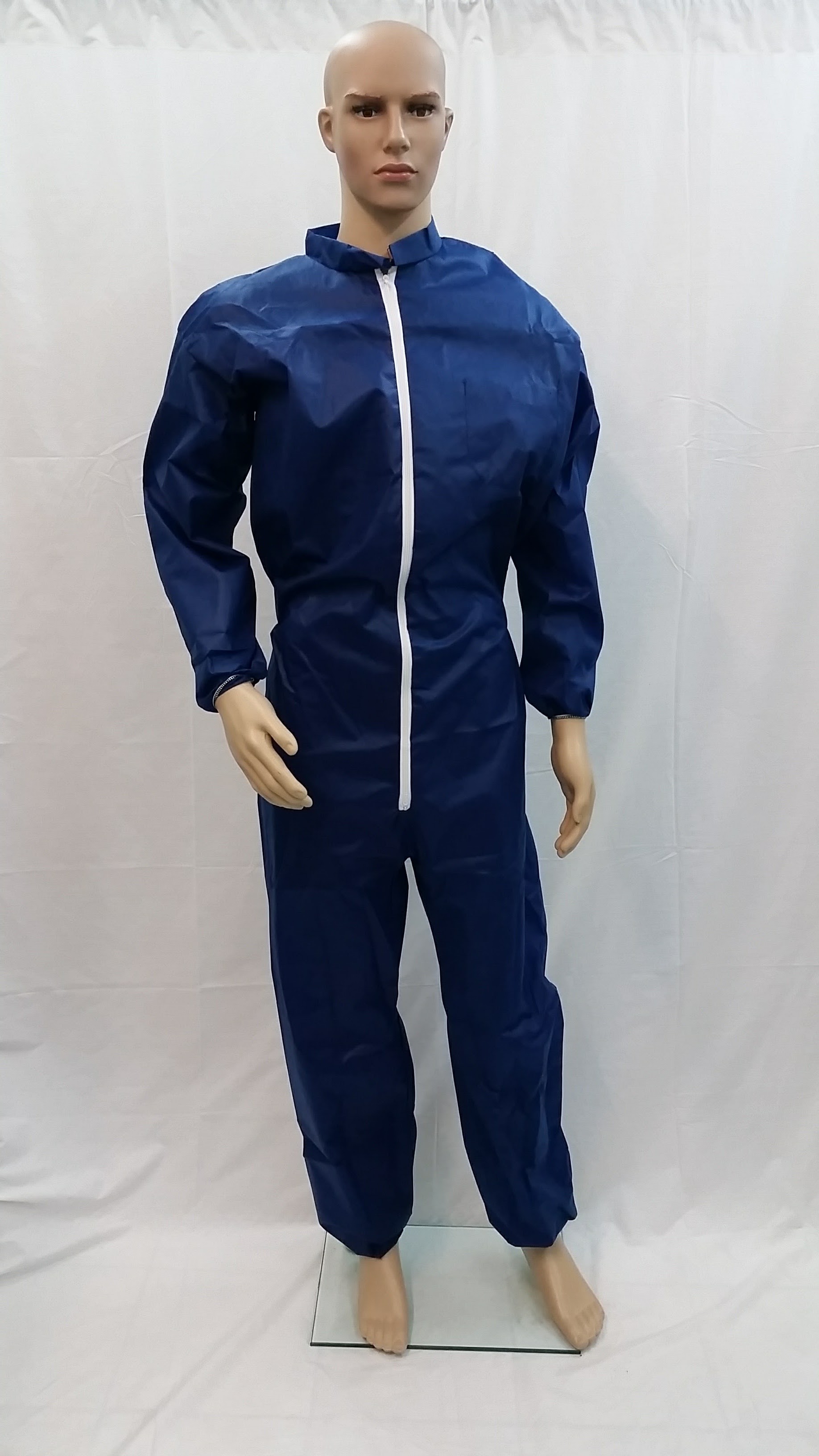 Garments for total and partial protection of the body against slight risks